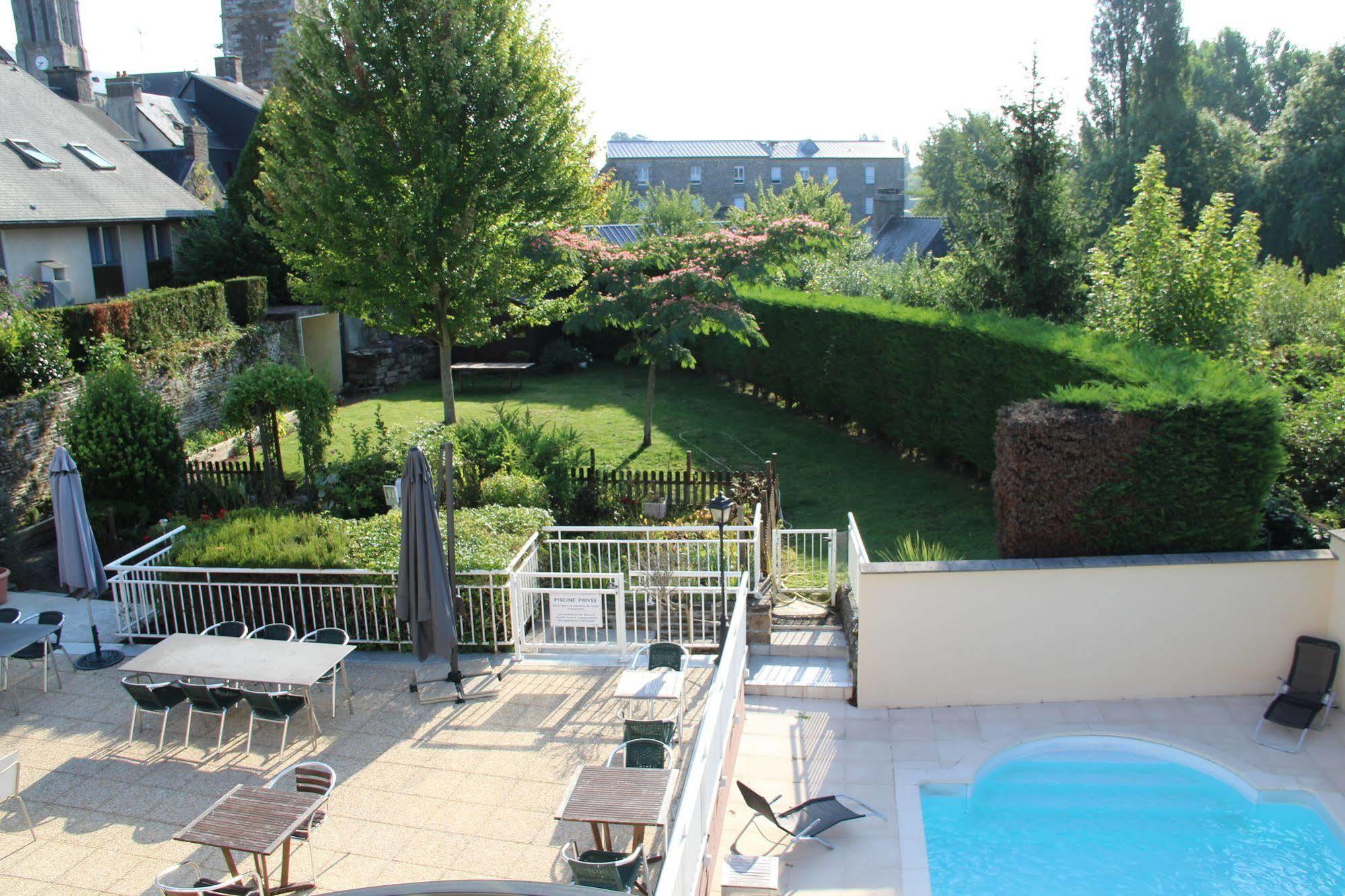 Brit Hotel Le Cygne Saint-Hilaire-du-Harcouët Exterior foto
